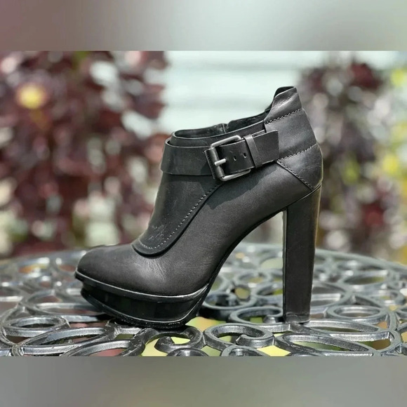 Stella Luna — Italian Leather Platform Pumps - Picture 5 of 10